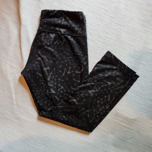 Lululemon sz 6 Wunder Under Geometric Print Cropped Leggings